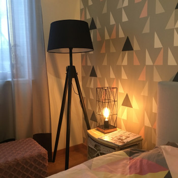 Stāvlampa RINGO WOOD H145cm, melna Stāvlampa RINGO WOOD H145cm, melna